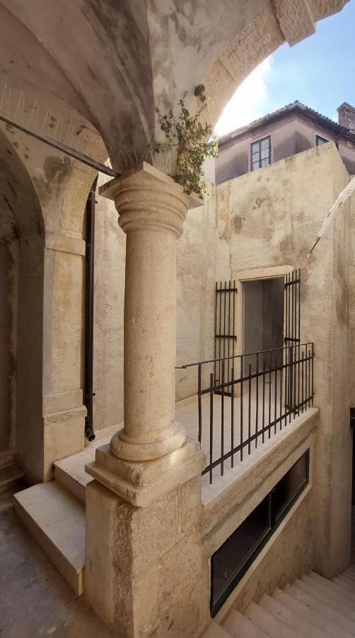 Central Palace Apartment שיבניק מראה חיצוני תמונה