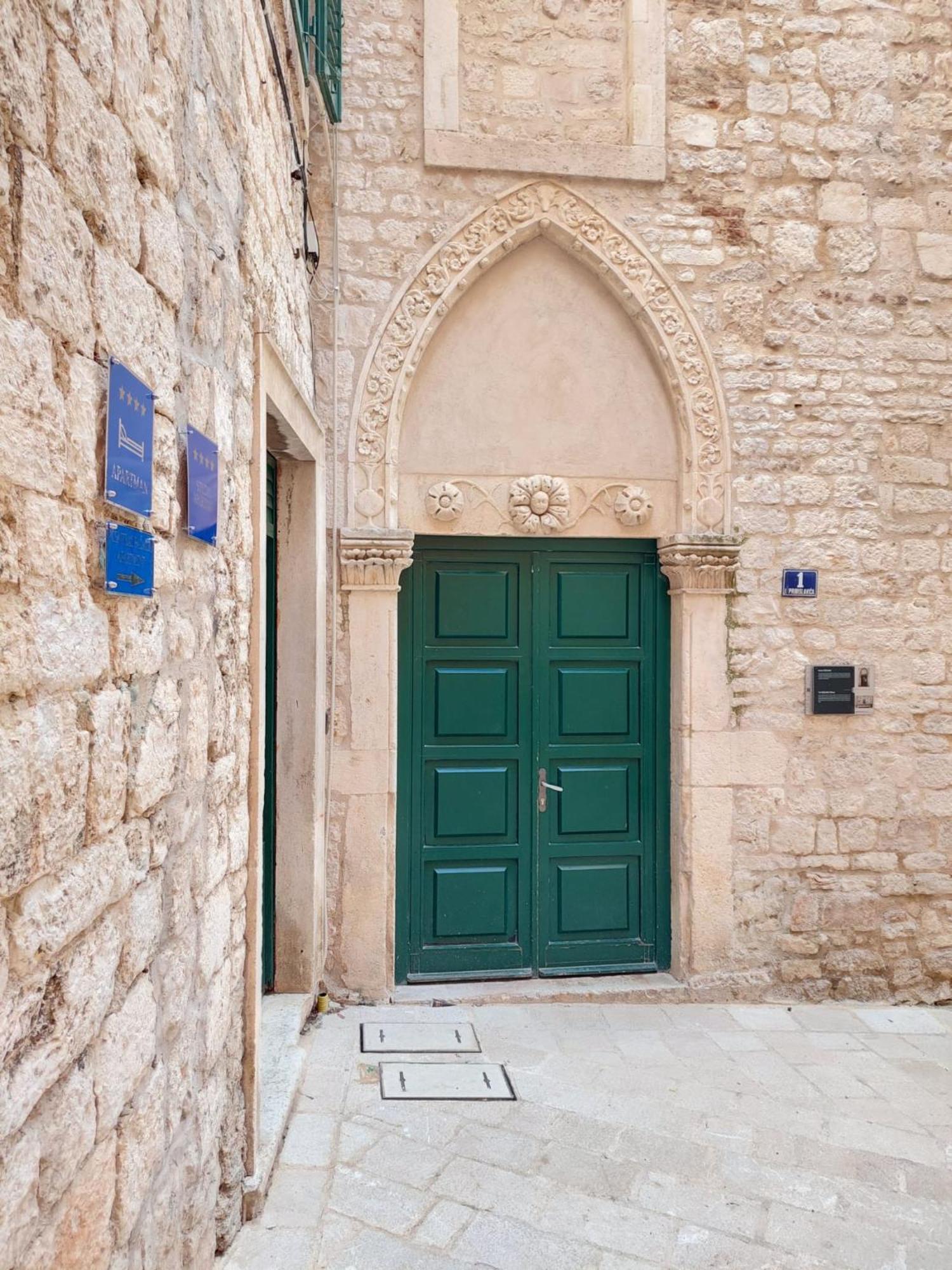 Central Palace Apartment שיבניק מראה חיצוני תמונה