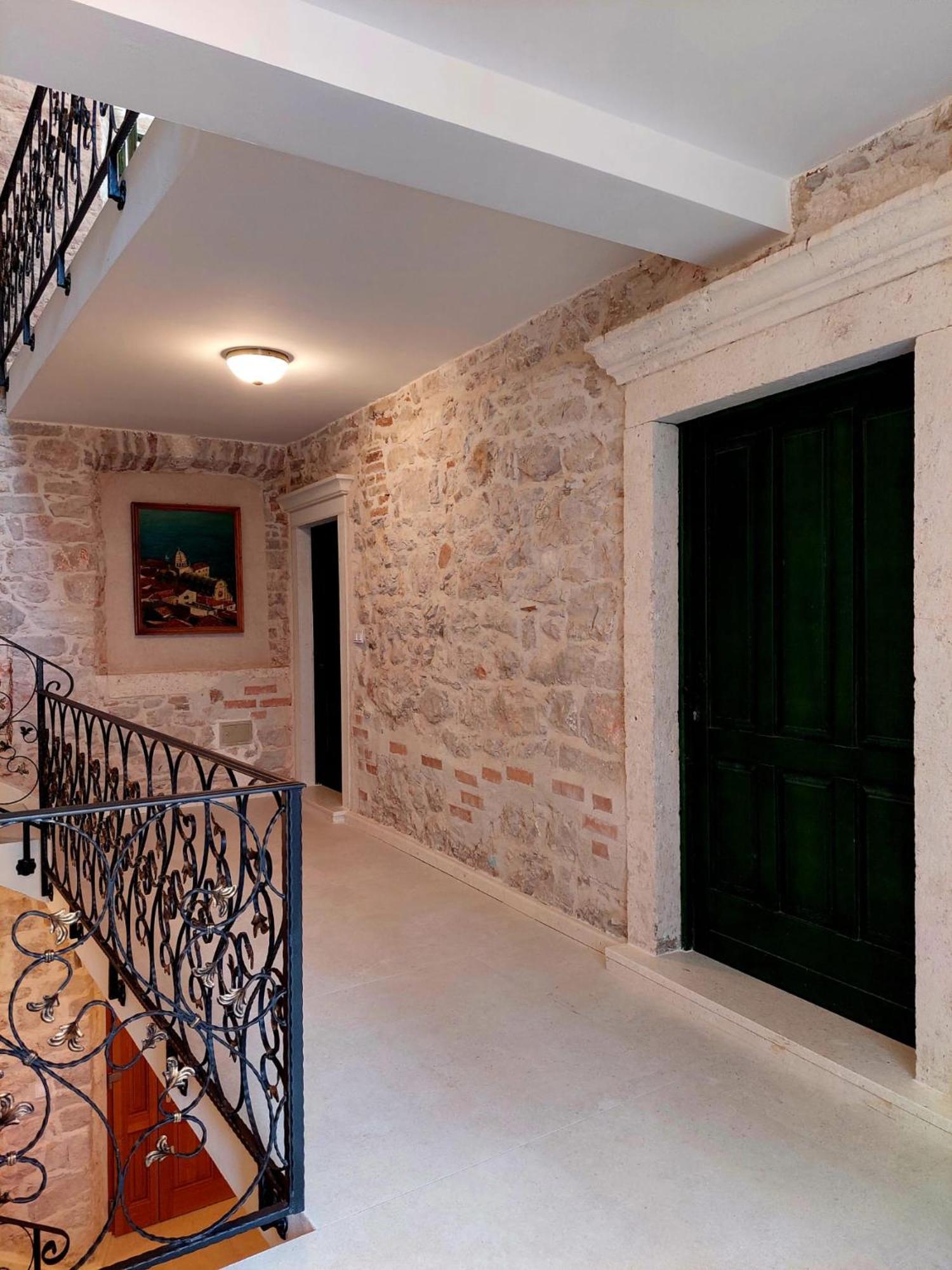 Central Palace Apartment שיבניק מראה חיצוני תמונה