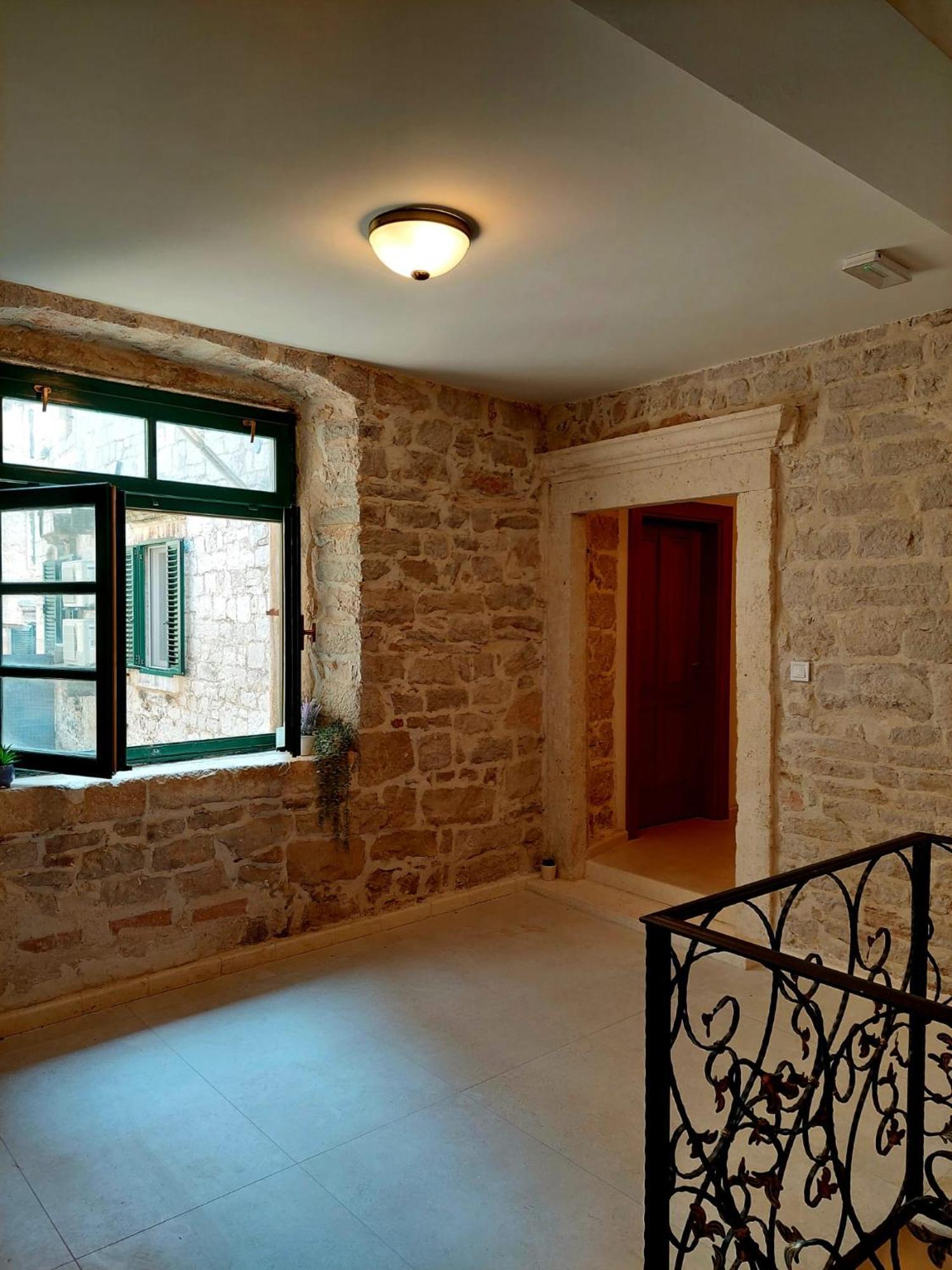 Central Palace Apartment שיבניק מראה חיצוני תמונה